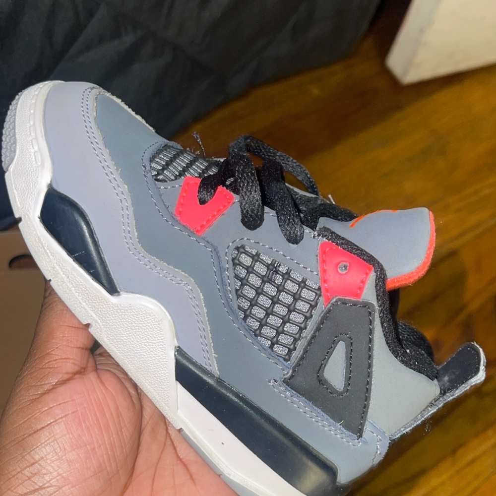 Dark grey infrared 4s 9C